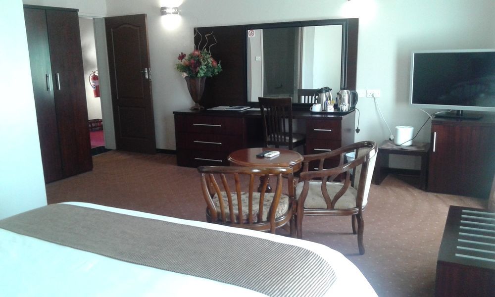 Adansonia Hotel Francistown Exterior photo